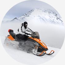 aus-/abwählen Snowmobil auf isländischem Gletscher