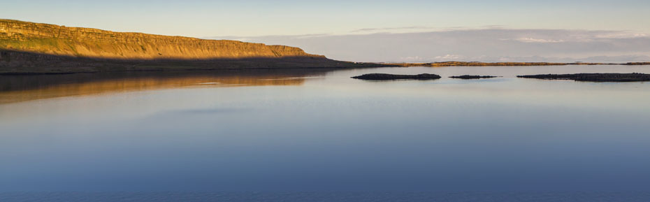 Island: Blick über einen Fjord