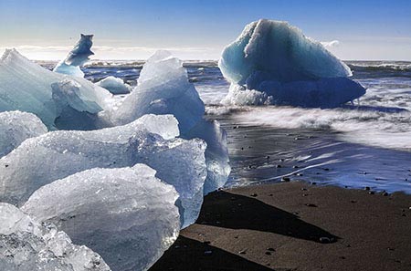 Eisberge am Strand beim Jökulsárlón
