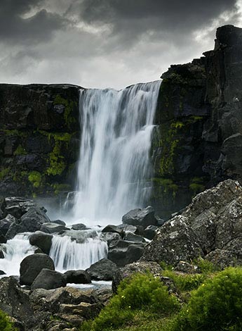 der Wasserfall Öxarárfoss im Þingvellir-Nationalpark